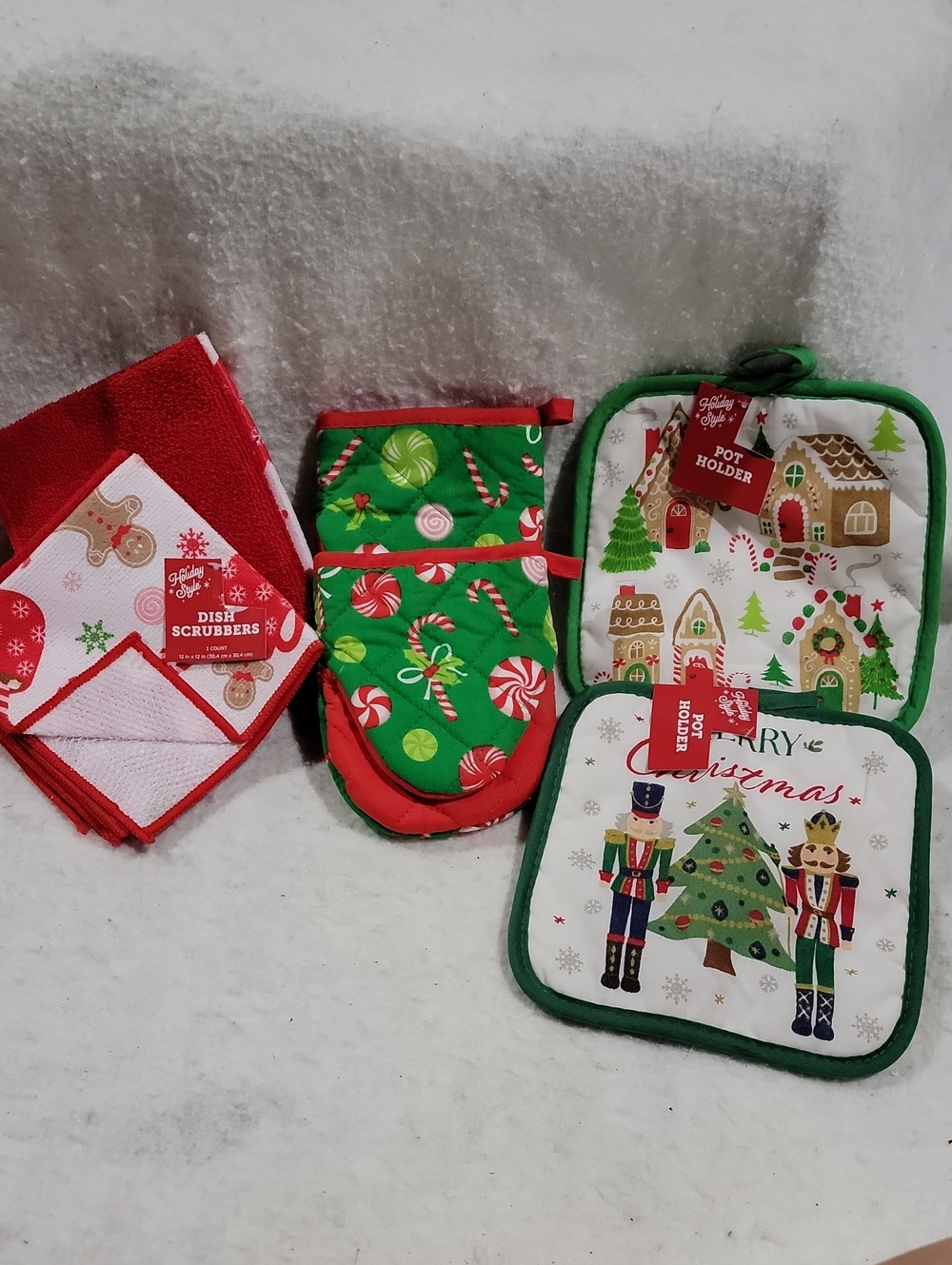 Holiday Kitchen Set - Red & Green Christmas Pot Holders and Dish Scrubbers NWT